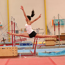Plusieurs cours de gymnastique artistique pour les filles sont proposés chaque semaine au Carcassonne Olympique. 